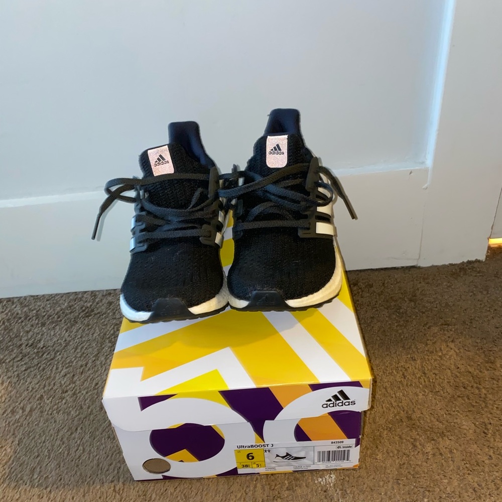 Adidas ultraboost sz 6y/7.5w